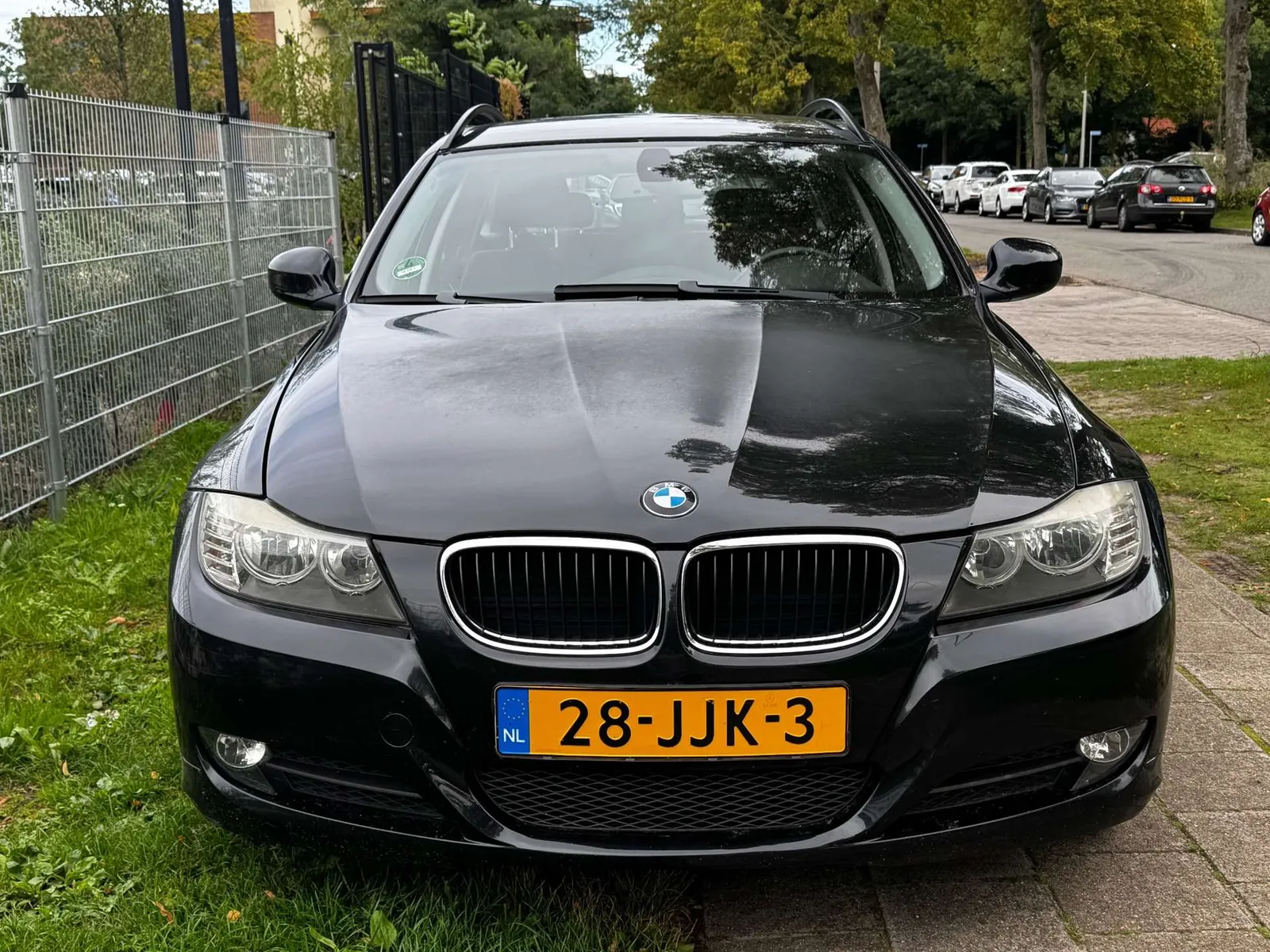 BMW 3 Series 2009 photo 2