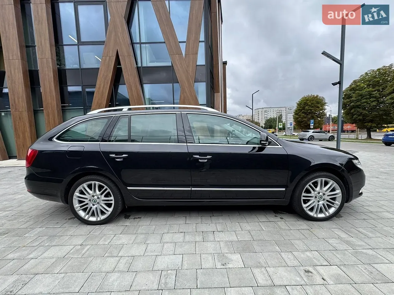 Skoda Superb 2013 photo 4