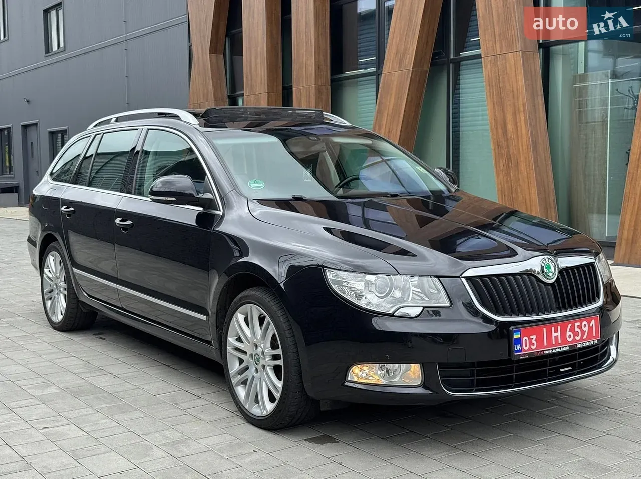 Skoda Superb 2013 photo 2
