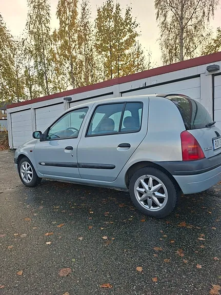 Renault Clio 2000 photo 2