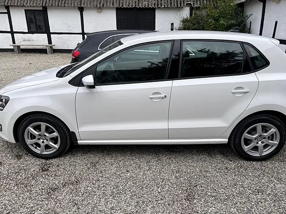 Volkswagen Polo 2014 photo 2