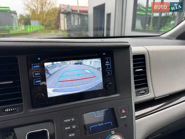Toyota Sienna 2015 photo 3