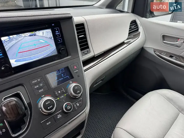 Toyota Sienna 2015 photo 5