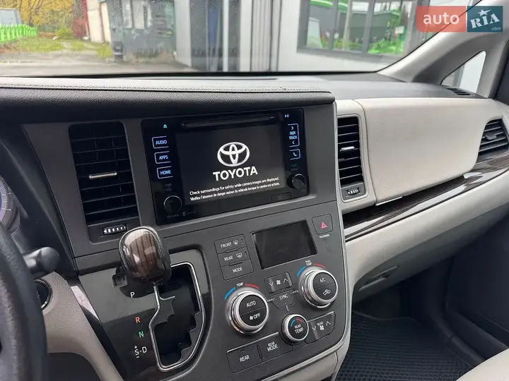 Toyota Sienna 2015 photo 4