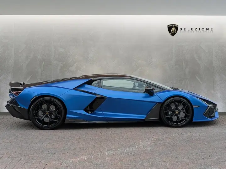 Lamborghini Revuelto 2025 photo 2