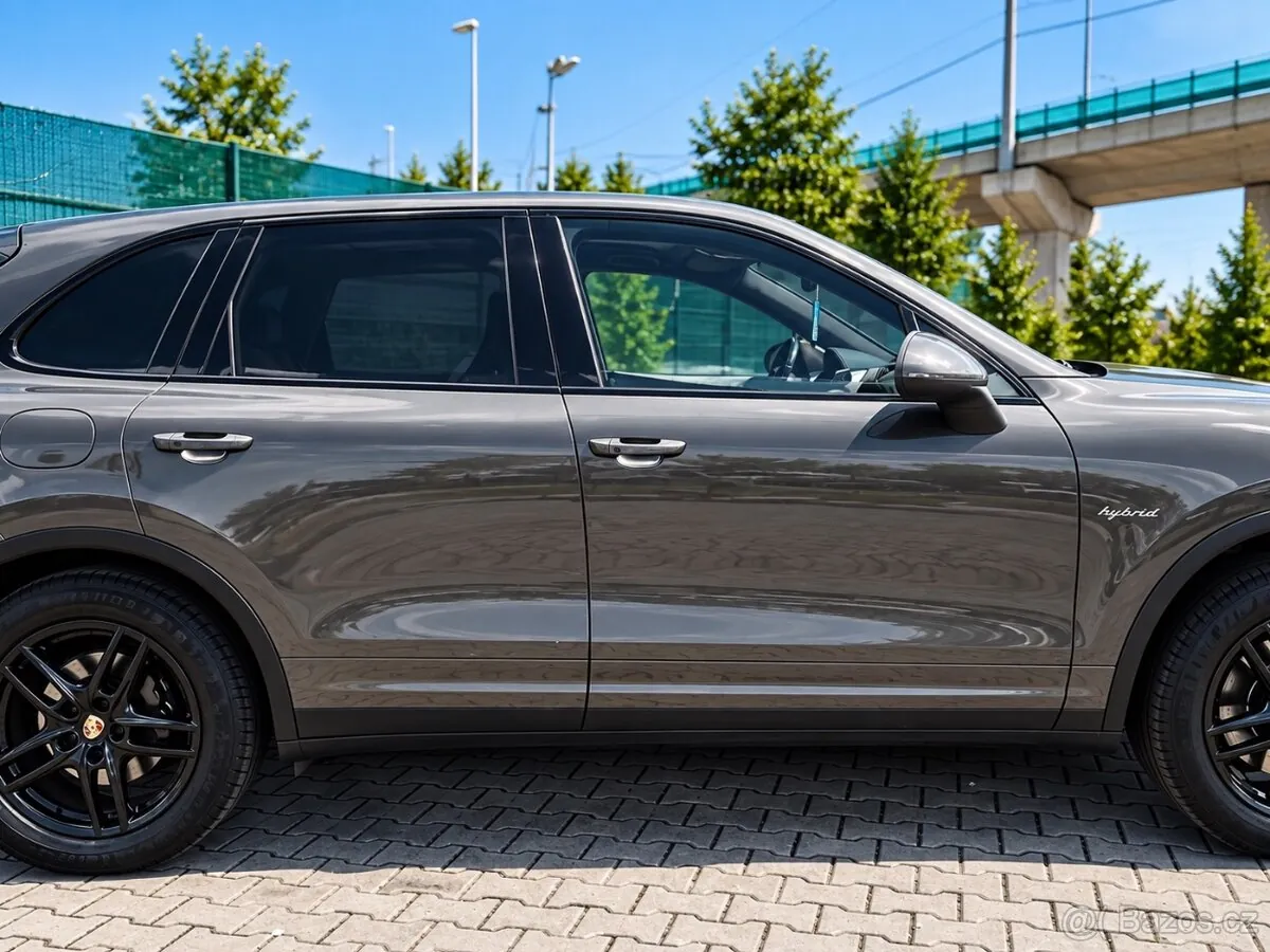 Porsche Cayenne 2012 photo 4