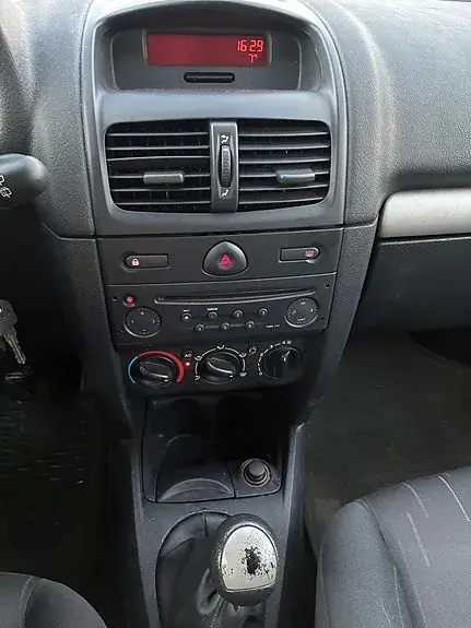 Renault Clio 2005 photo 4