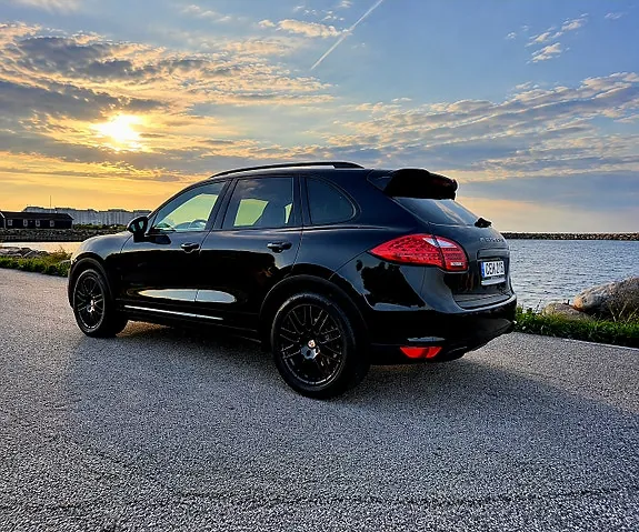 Porsche Cayenne 2013 photo 2