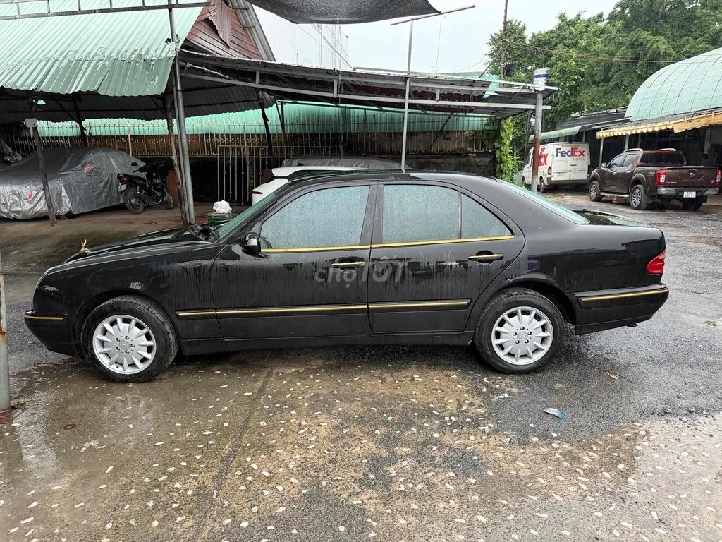 Mercedes-Benz E-Class 2000 photo 2