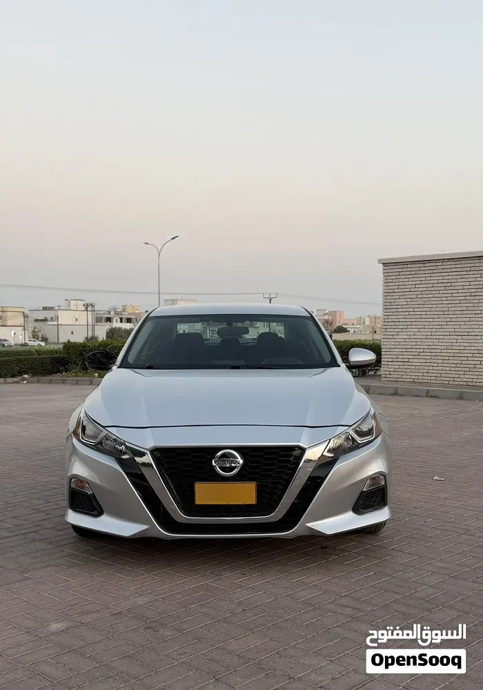 Nissan Altima 2019 photo 2