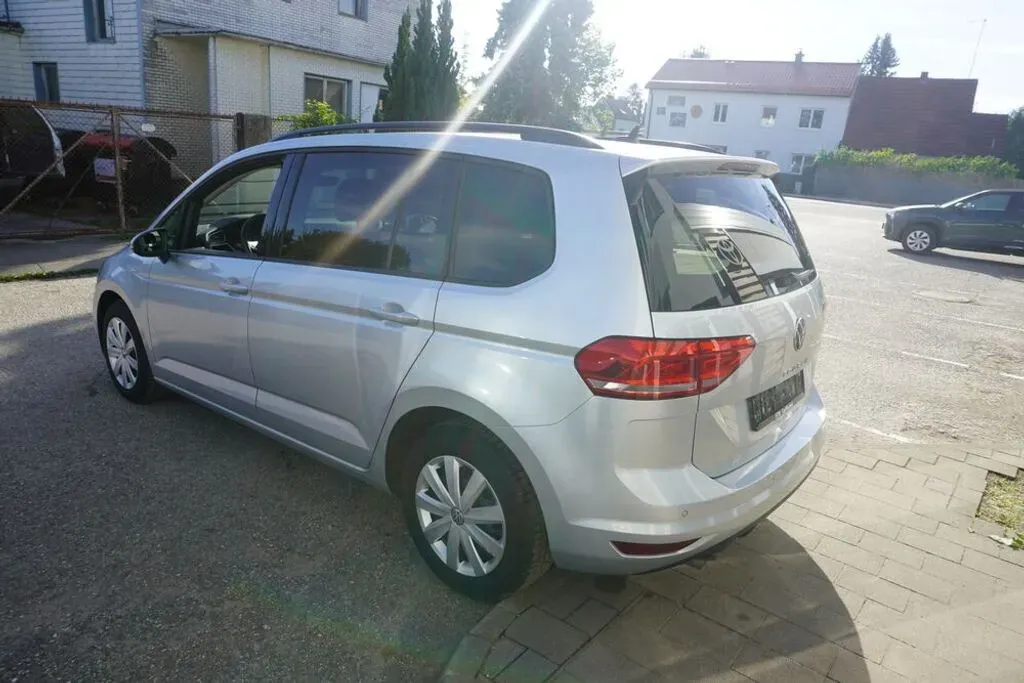 Volkswagen Touran 2023 photo 3