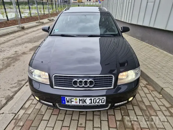 Audi A4 2004 photo 2