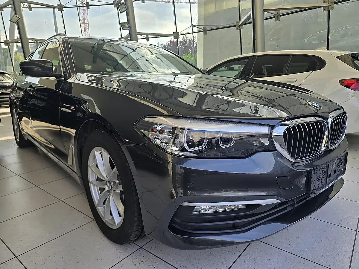 BMW 5 Series 2018 photo 3