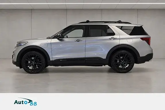 Ford Explorer 2023 photo 3