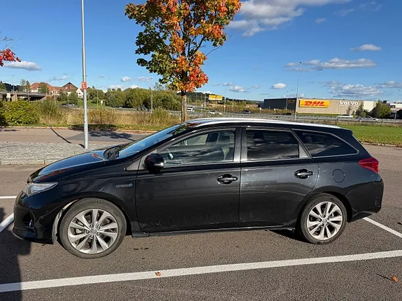 Toyota Auris 2014 photo 2