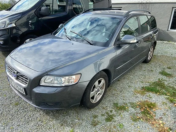 Volvo V50 2011 photo 2