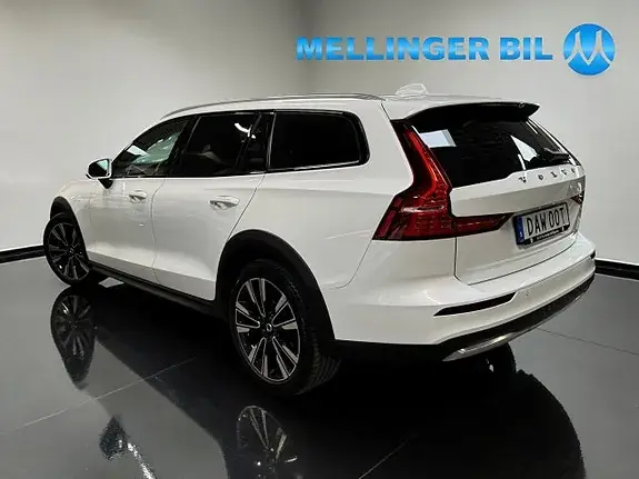 Volvo V60 Cross Country 2023 photo 4