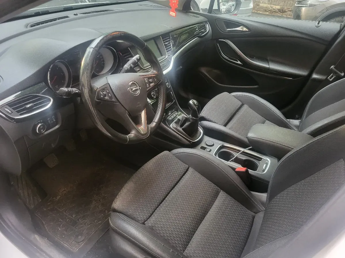 Opel Astra 2020 photo 2