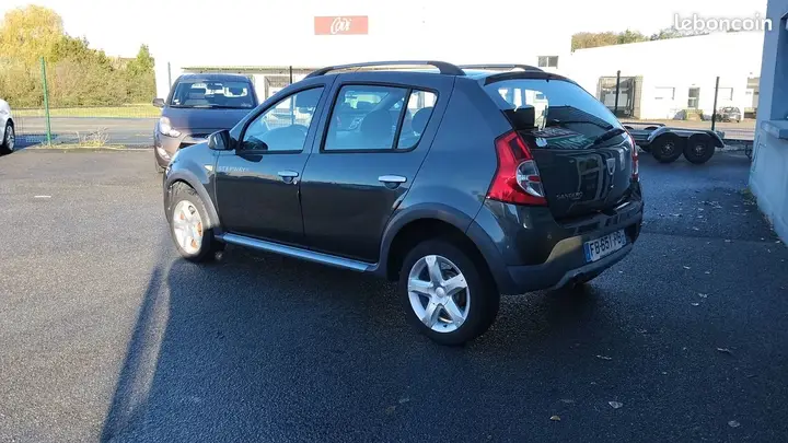 Dacia Sandero 2010 photo 2
