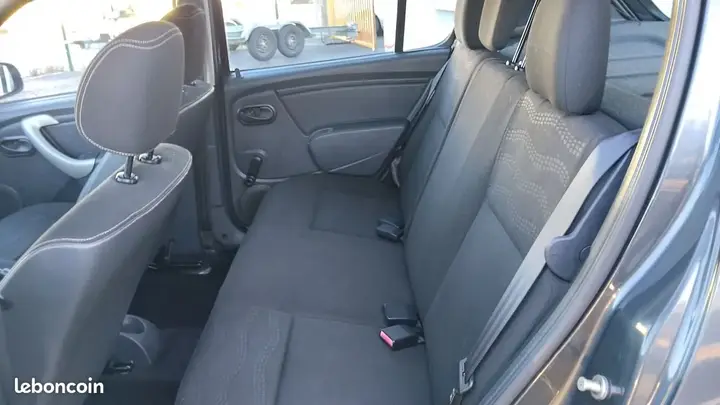 Dacia Sandero 2010 photo 4