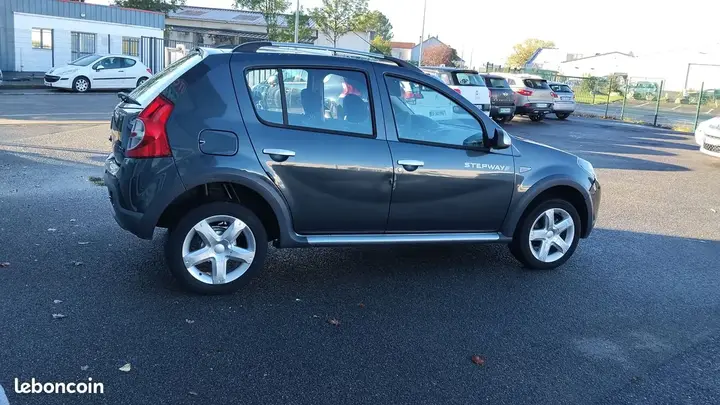 Dacia Sandero 2010 photo 3