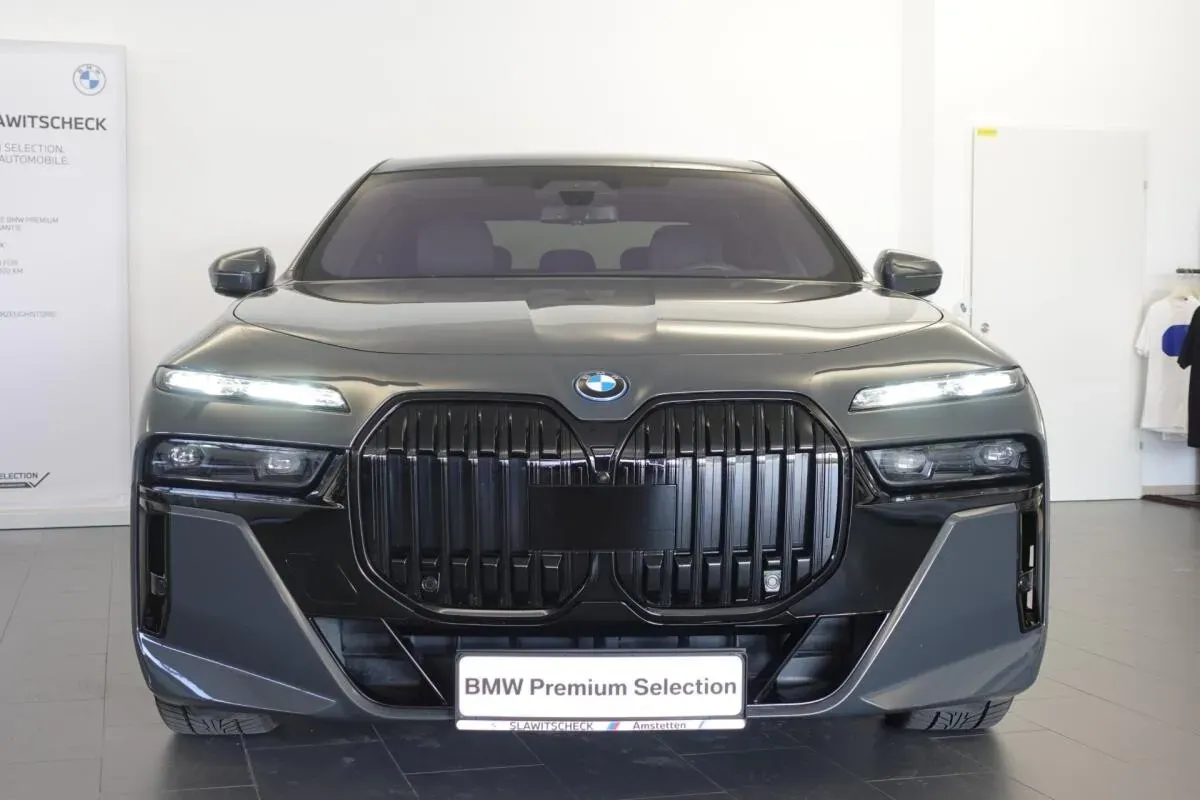 BMW I7 2023 photo 2