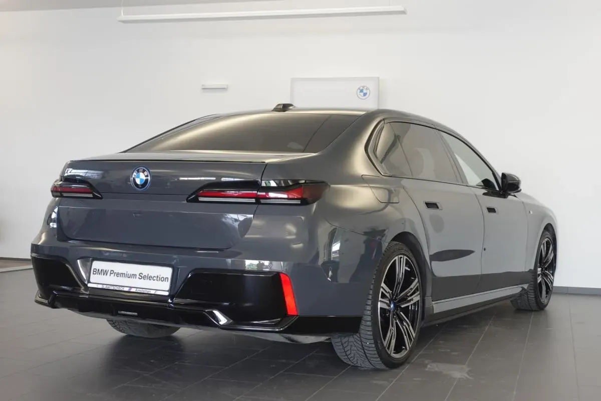 BMW I7 2023 photo 3