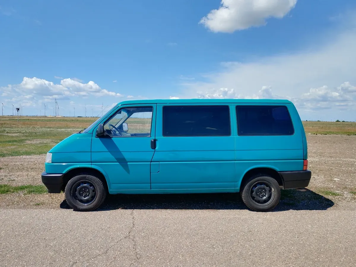 Volkswagen T4 1990 photo 2