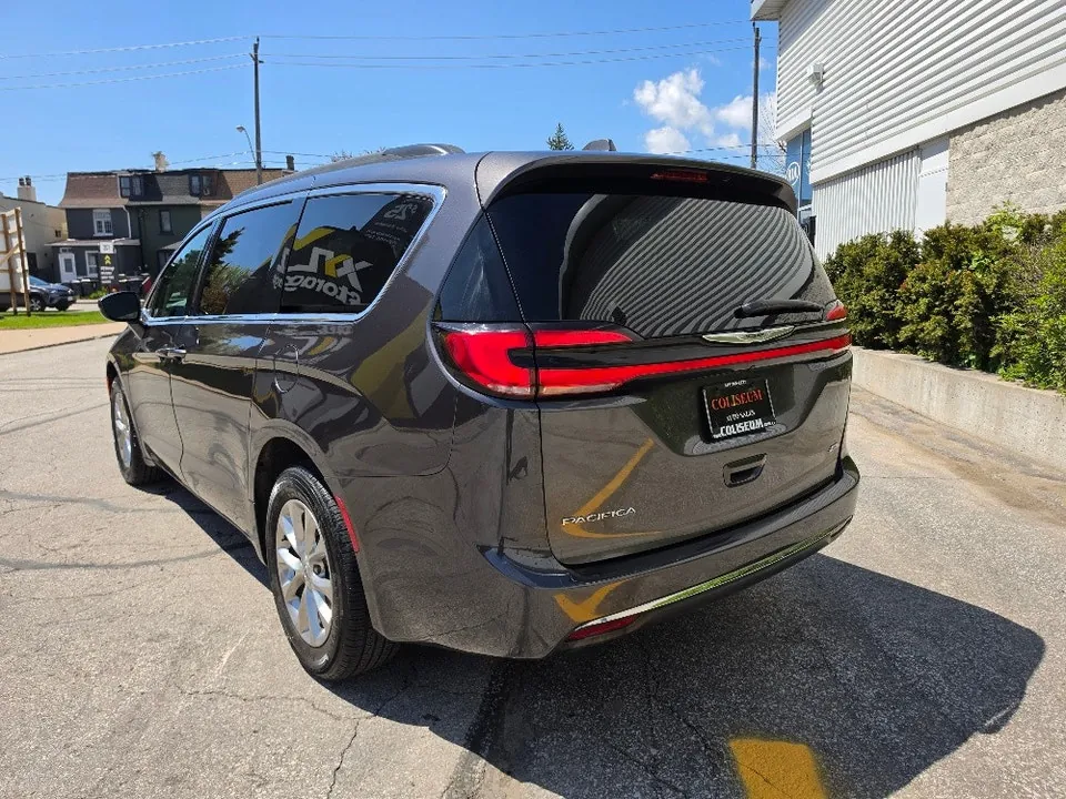 Chrysler Pacifica 2022 photo 3