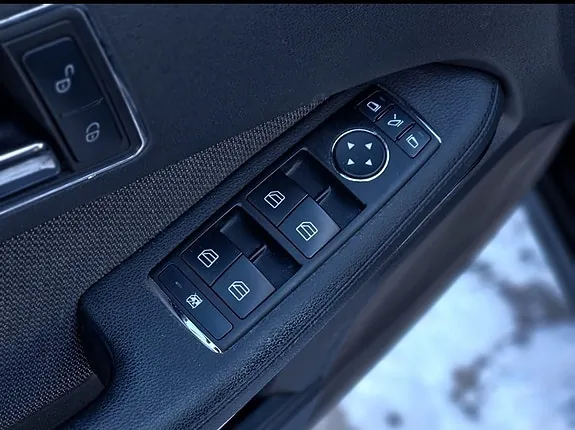 Mercedes-Benz E200C 2010 photo 4