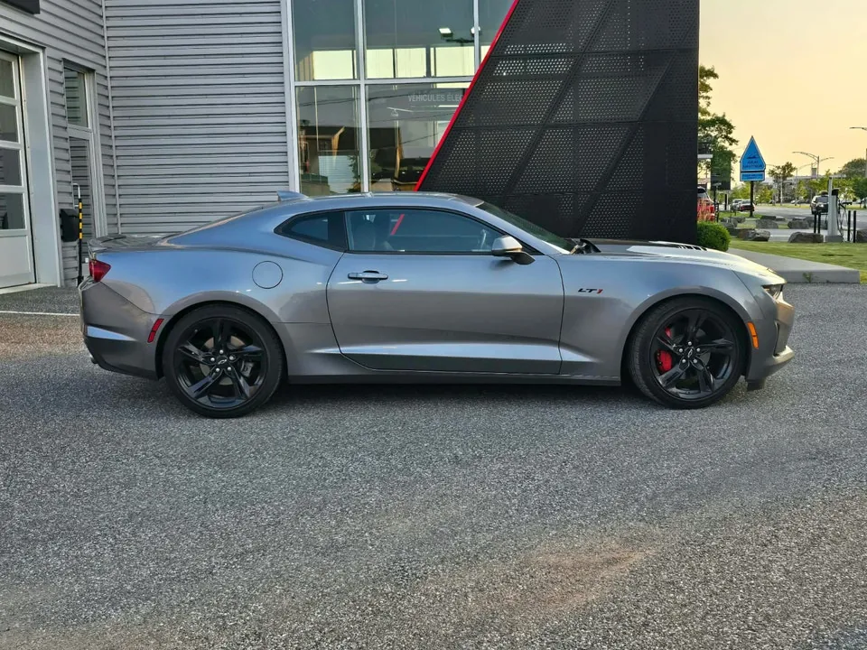 Chevrolet Camaro 2022 photo 2