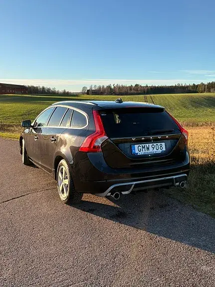 Volvo V60 2011 photo 2