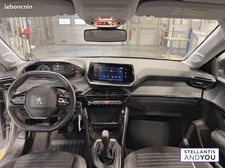 Peugeot 208 2022 photo 2