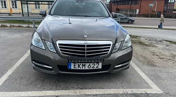Mercedes-Benz E200 2011 photo 4