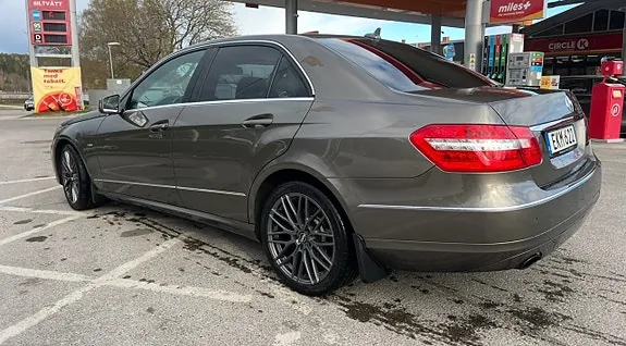 Mercedes-Benz E200 2011 photo 2
