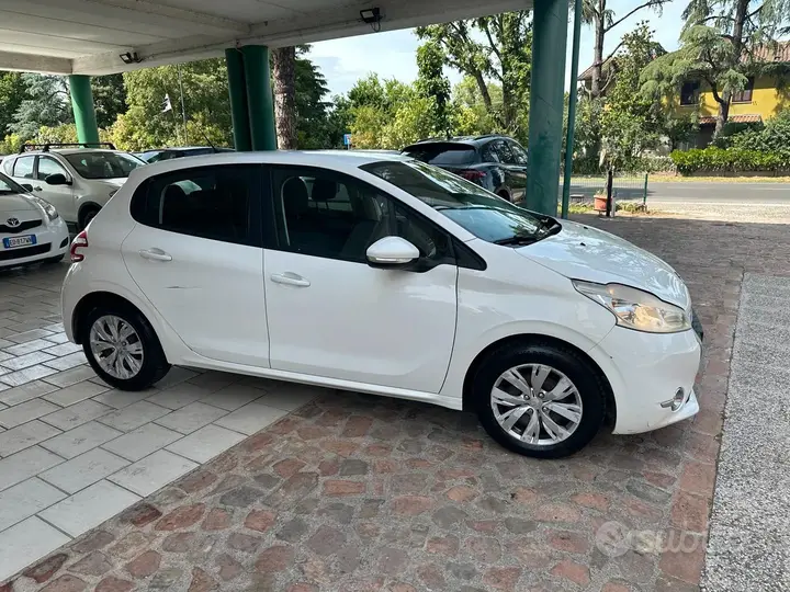 Peugeot 208 2013 photo 4