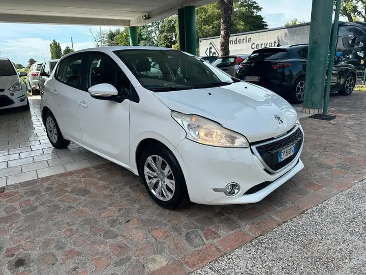 Peugeot 208 2013 photo 3