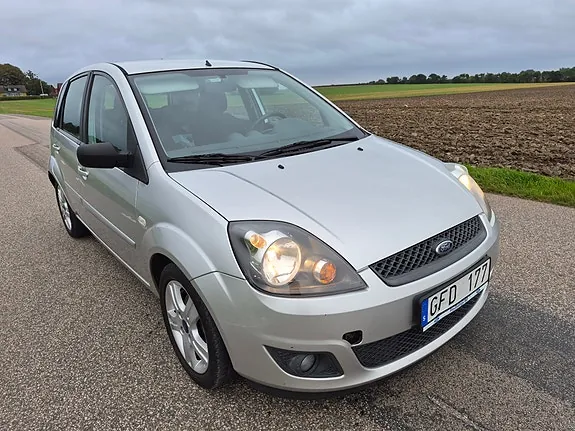 Ford Fiesta 2007 photo 2