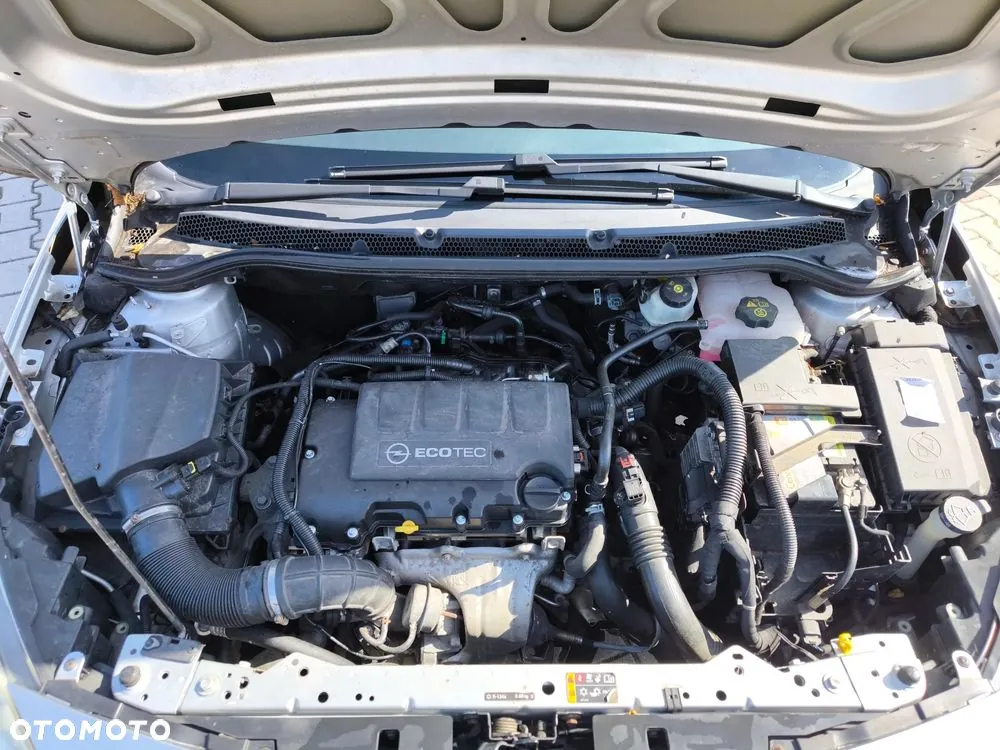Opel Astra 2011 photo 4