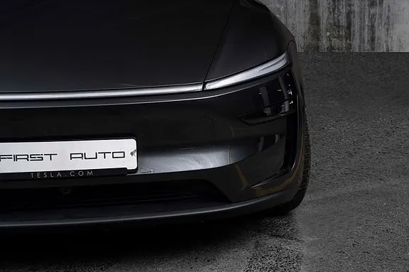 Tesla Model Y 2025 photo 3