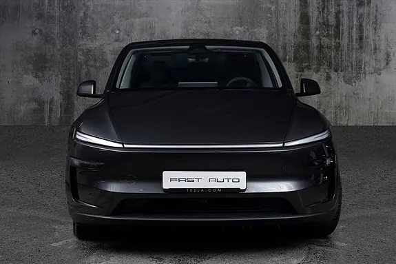 Tesla Model Y 2025 photo 4