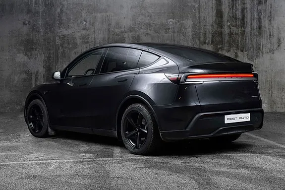 Tesla Model Y 2025 photo 5