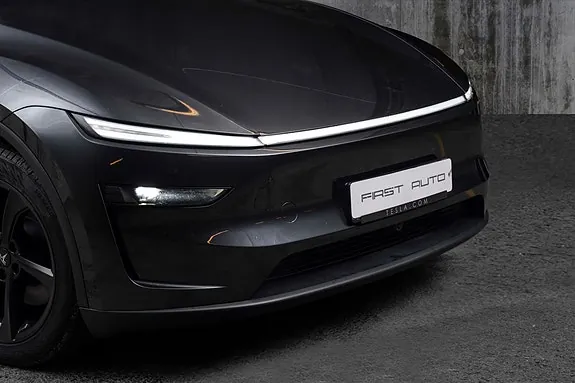 Tesla Model Y 2025 photo 2