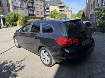 Opel Astra 2012 photo 2