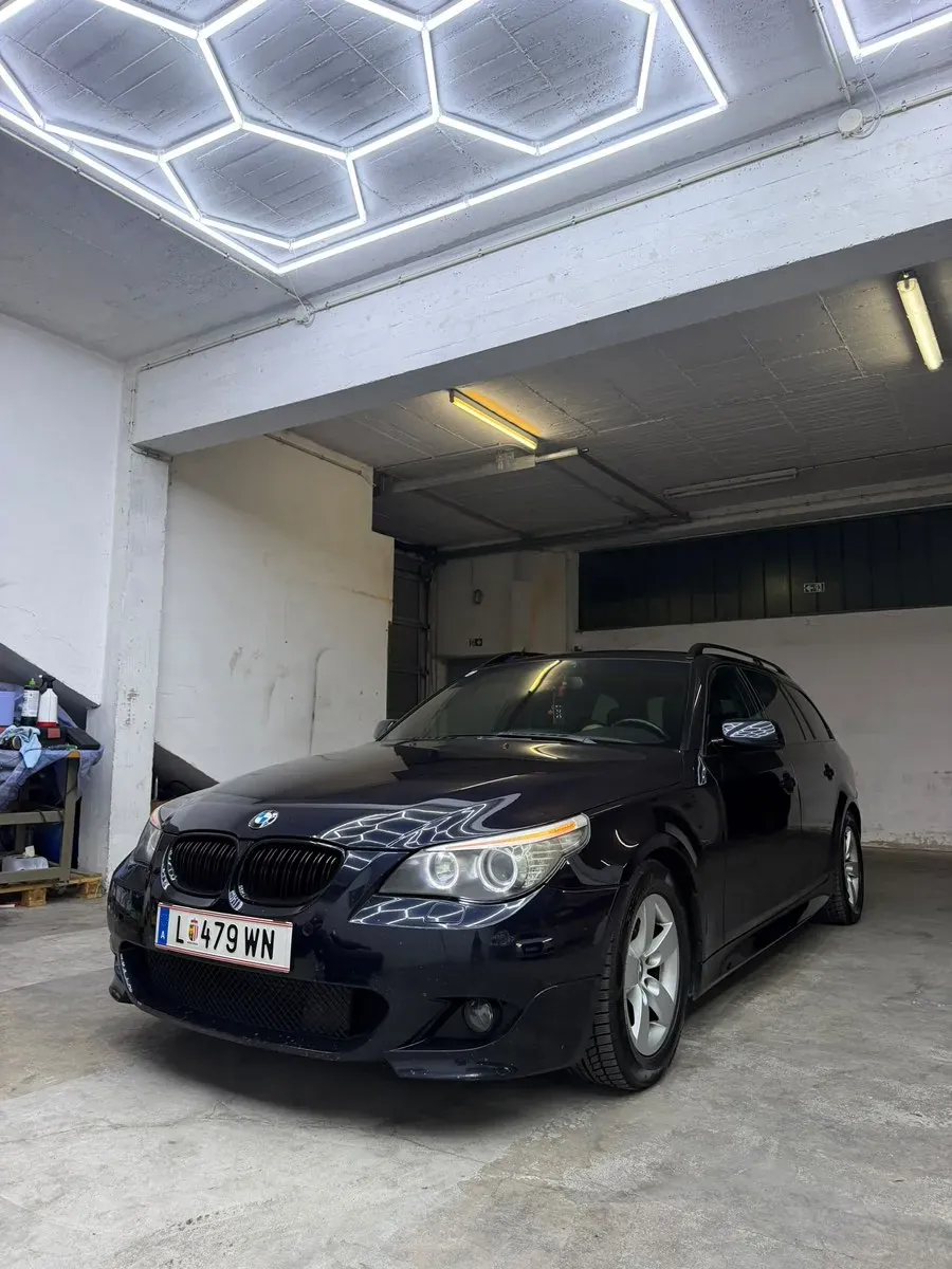 BMW 5 Series 2009 photo 2