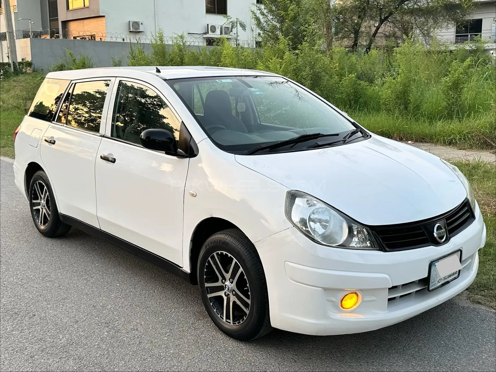 Nissan Ad Van