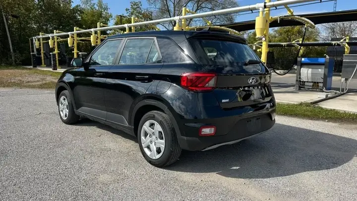 Hyundai Venue 2021 photo 2