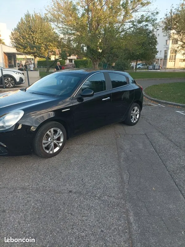 Alfa Romeo Giulietta 2012 photo 2