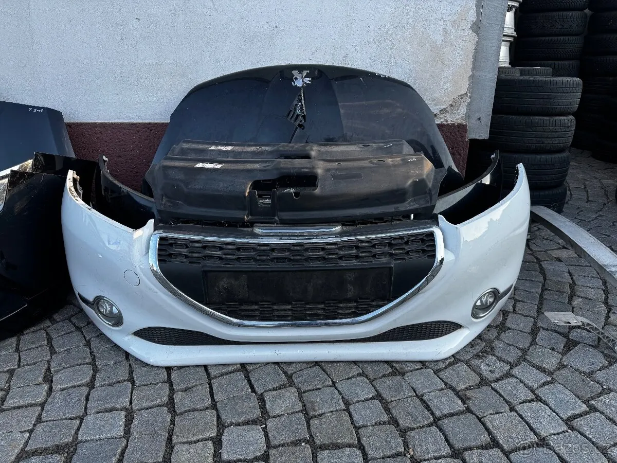 Peugeot 208 photo 2