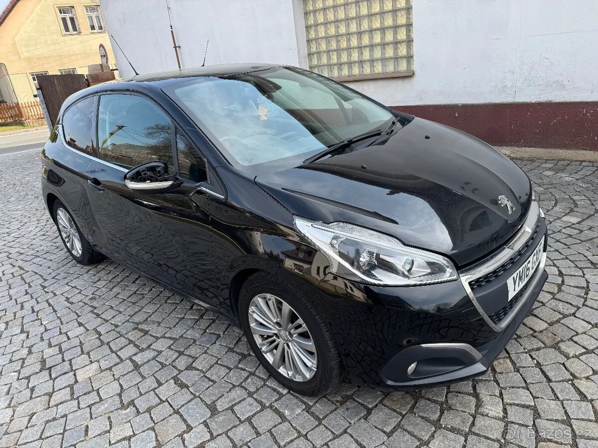 Peugeot 208 photo 4